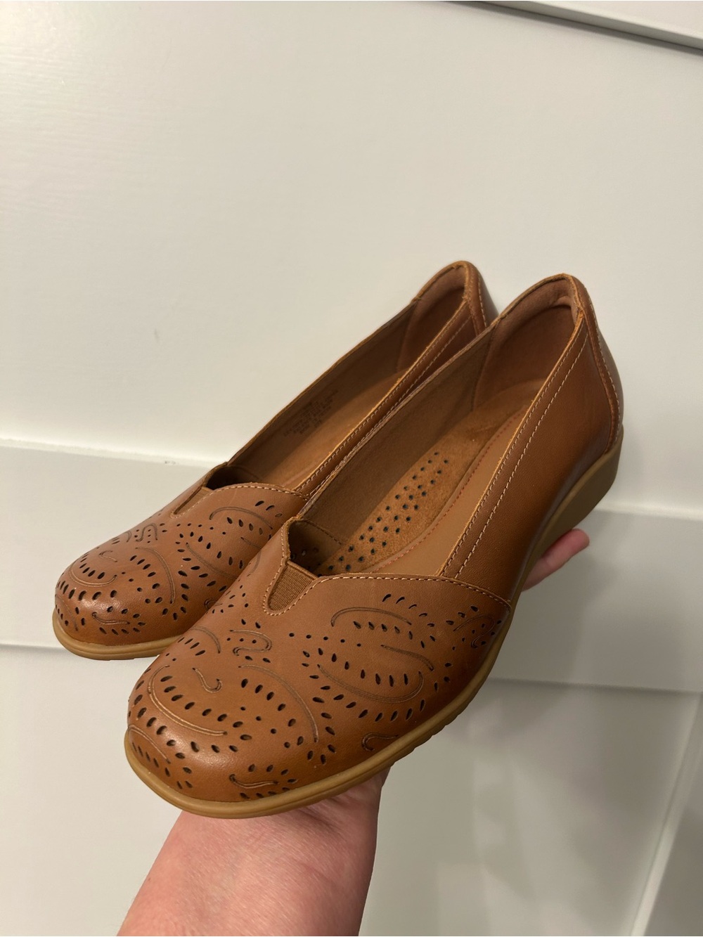 Cobb Hill brown leather perforated loafers Size 6.5 New - Picture 3 of 10